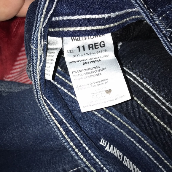Wallflower Size 11 Curvy Bootcut Jeans - Picture 5 of 6